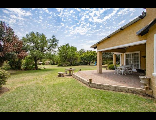 9 BEDROOM HOUSE FOR SALE IN KYALAMI AH